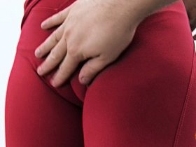 Amazing Cameltoe Puffy Pussy in Tight Yoga Pants. Round Ass too