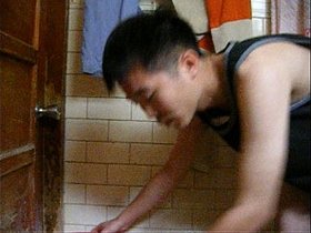 taiwan student diy  in the bathroom